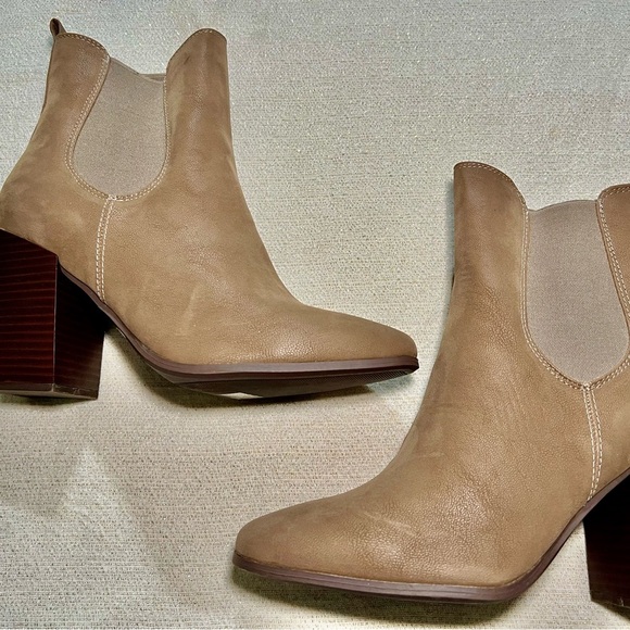 Journee Collection Women Maxxie TruComfort Foam Pull On Stacked Heel Booties 10 - Picture 5 of 7